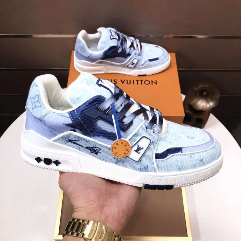 Timeless Louis Vuitton Trainer Sneaker 32528