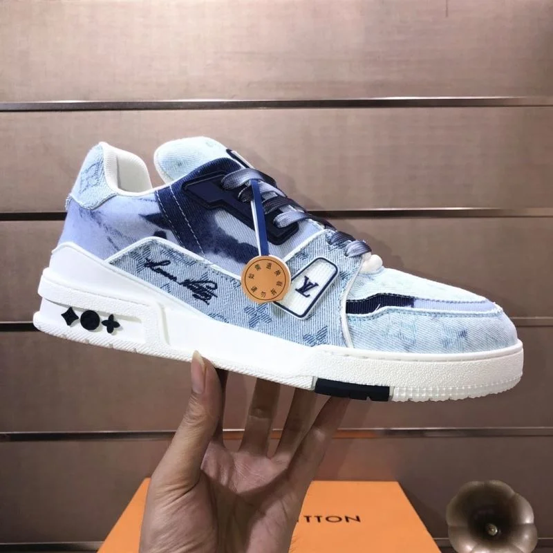 Timeless Louis Vuitton Trainer Sneaker 32528