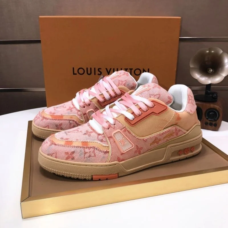 Minimalist Louis Vuitton Trainer Sneaker 32523