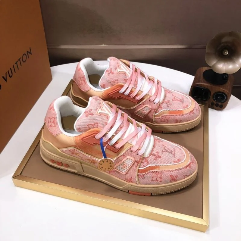 Minimalist Louis Vuitton Trainer Sneaker 32523
