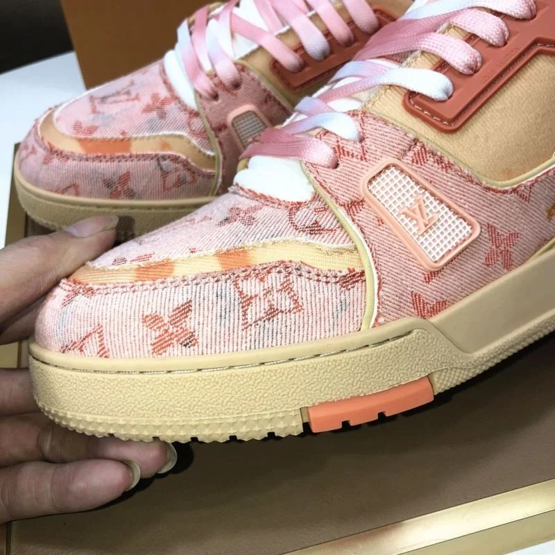 Minimalist Louis Vuitton Trainer Sneaker 32523