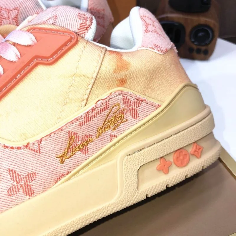 Minimalist Louis Vuitton Trainer Sneaker 32523
