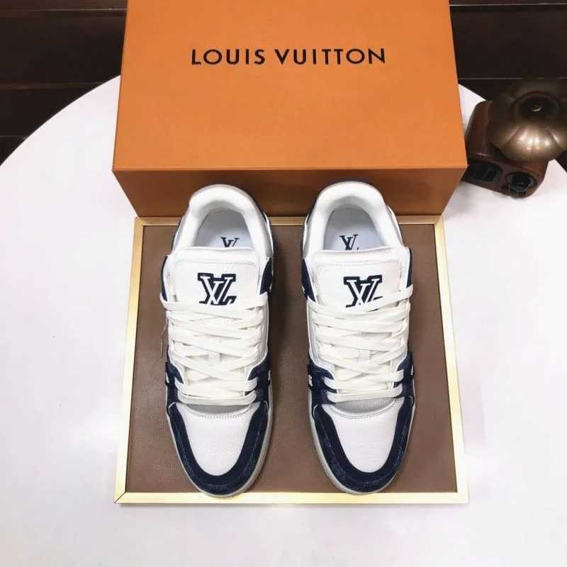 Sleek Louis Vuitton Trainer Sneaker 32521