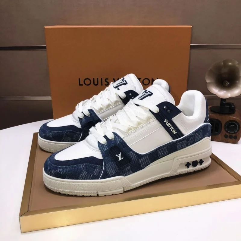 Sleek Louis Vuitton Trainer Sneaker 32521