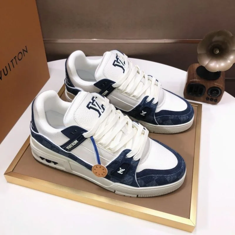 Sleek Louis Vuitton Trainer Sneaker 32521