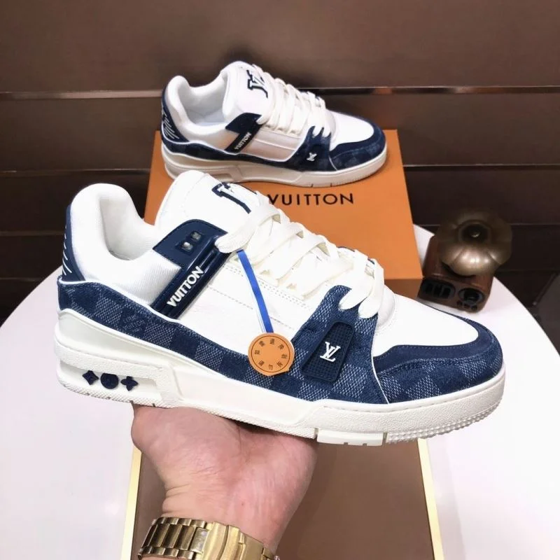 Sleek Louis Vuitton Trainer Sneaker 32521