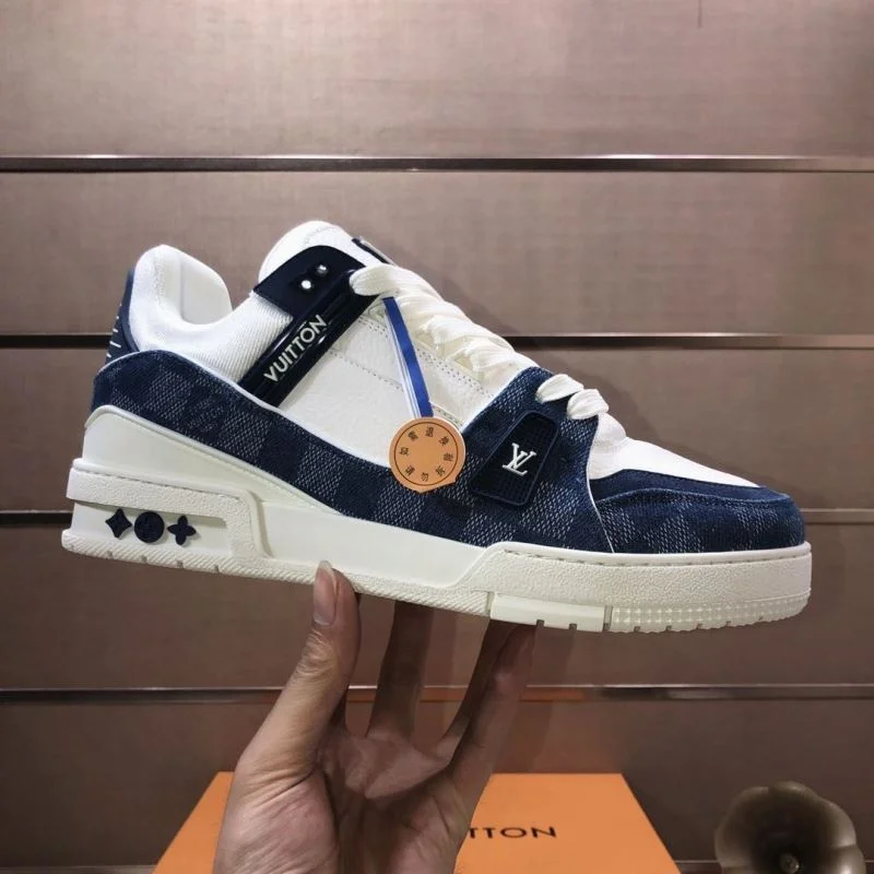 Sleek Louis Vuitton Trainer Sneaker 32521