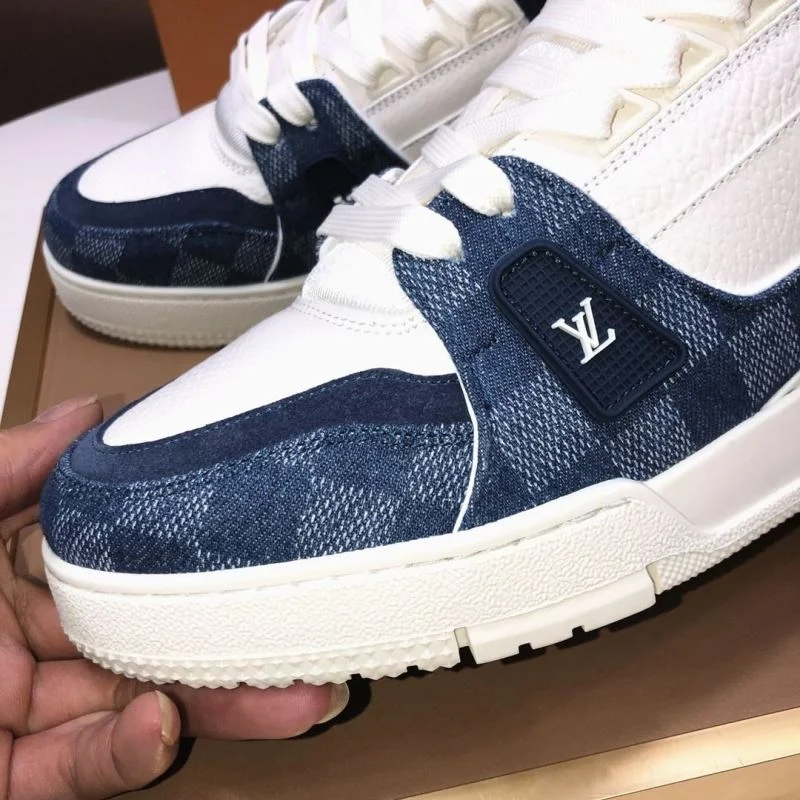 Sleek Louis Vuitton Trainer Sneaker 32521