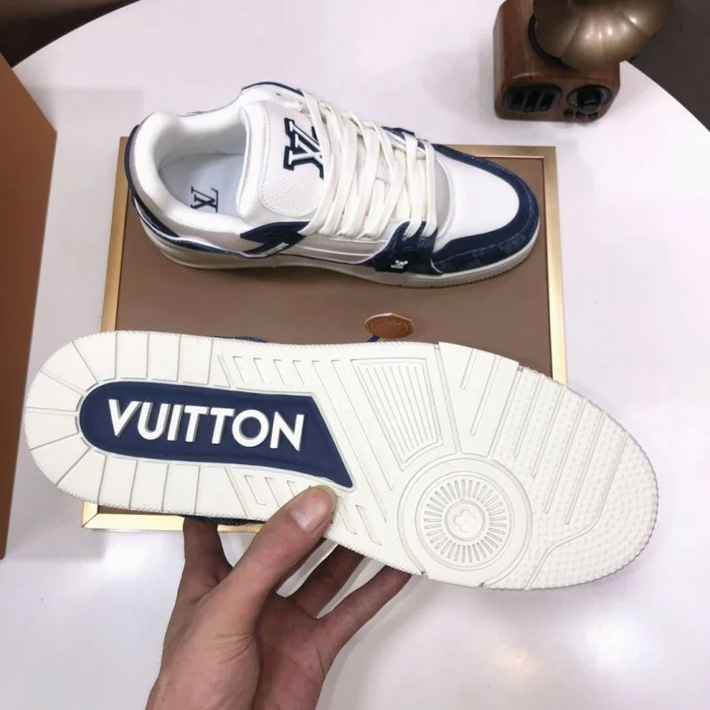 Sleek Louis Vuitton Trainer Sneaker 32521