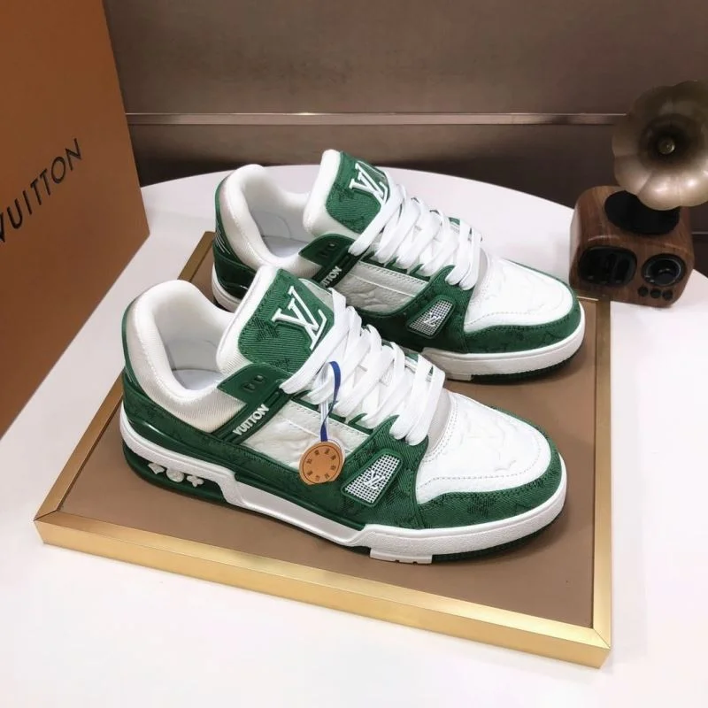 Louis Vuitton Trainer Sneaker Functional 32524