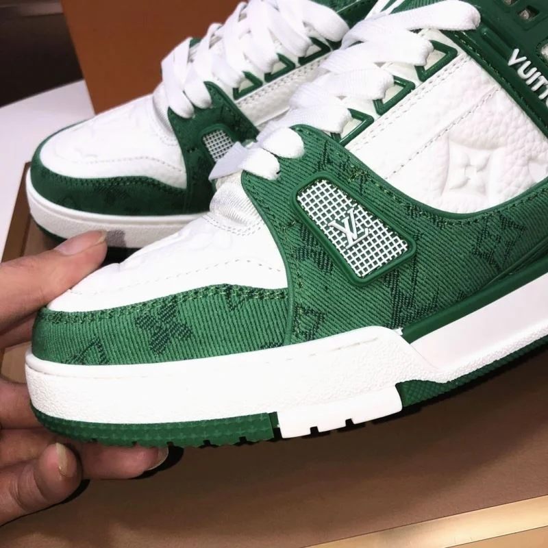 Louis Vuitton Trainer Sneaker Functional 32524
