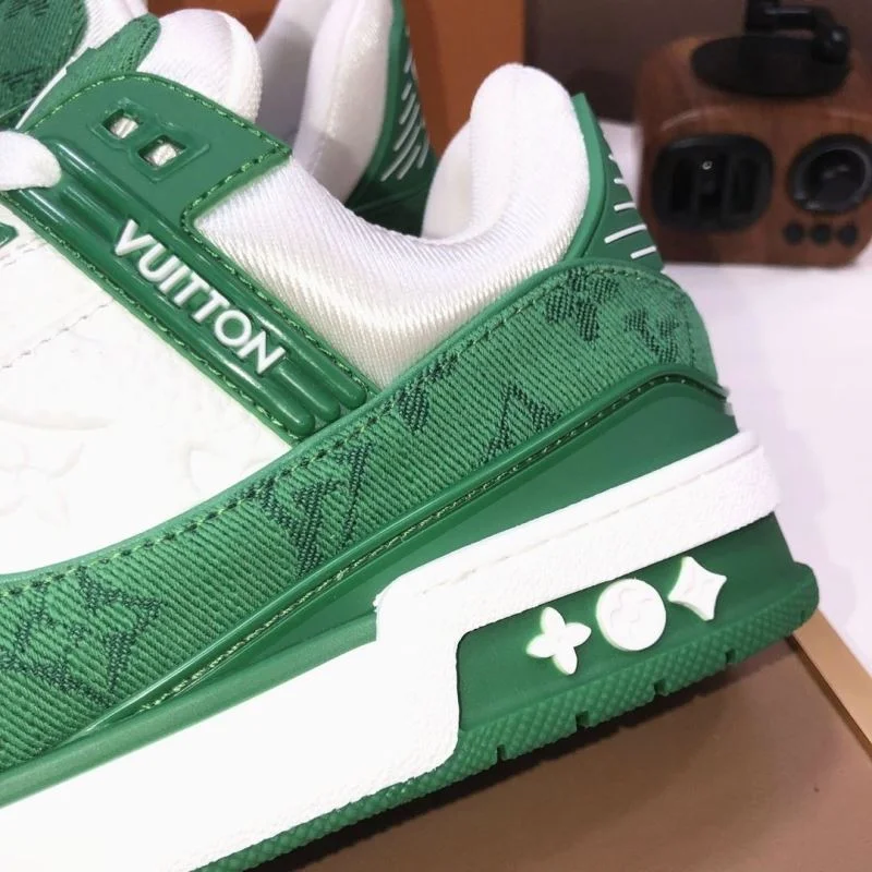 Louis Vuitton Trainer Sneaker Functional 32524