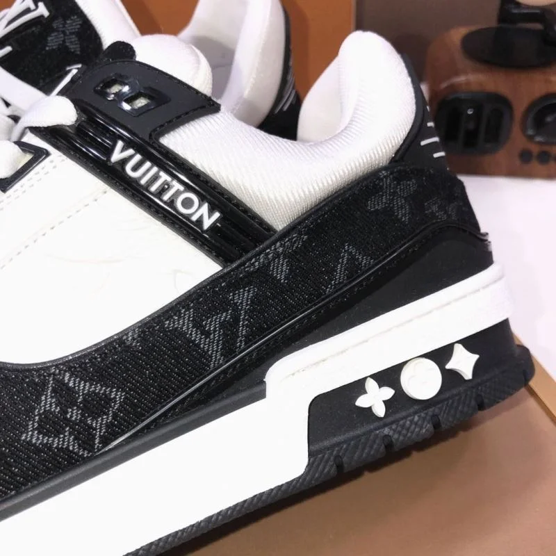 Louis Vuitton Trainer Sneaker Affordable 32509
