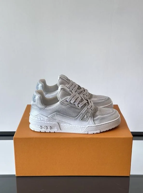 Louis Vuitton Trainer Sneaker Practical 32510