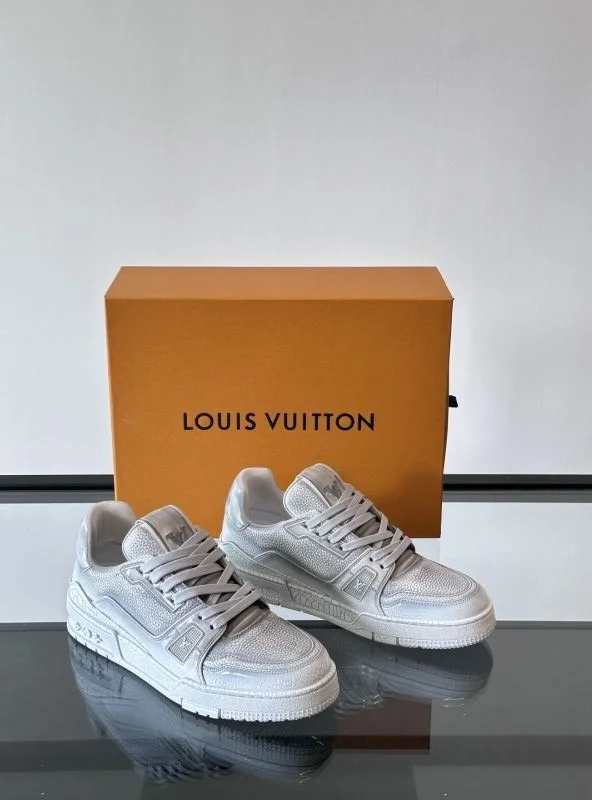 Louis Vuitton Trainer Sneaker Practical 32510