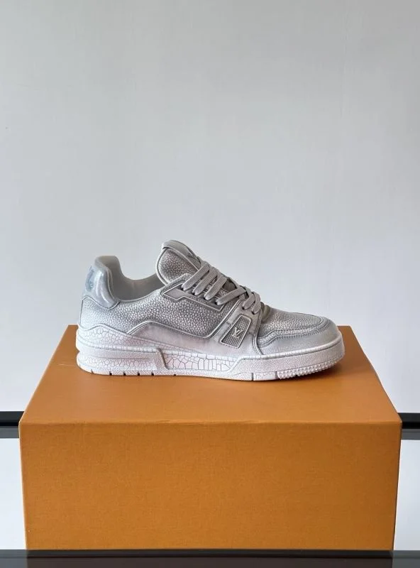 Louis Vuitton Trainer Sneaker Practical 32510