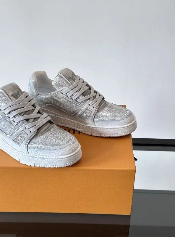 Louis Vuitton Trainer Sneaker Practical 32510