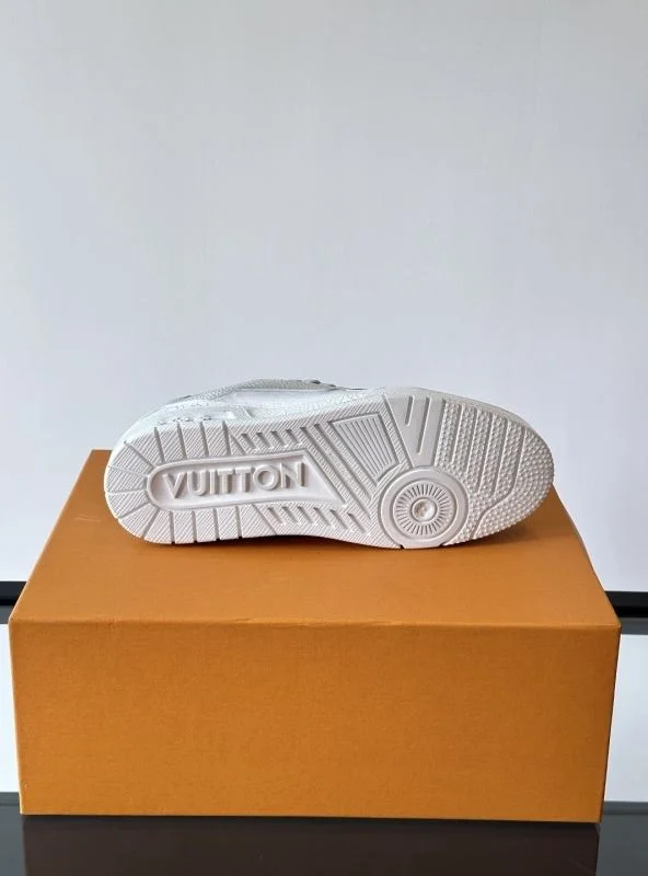 Louis Vuitton Trainer Sneaker Practical 32510