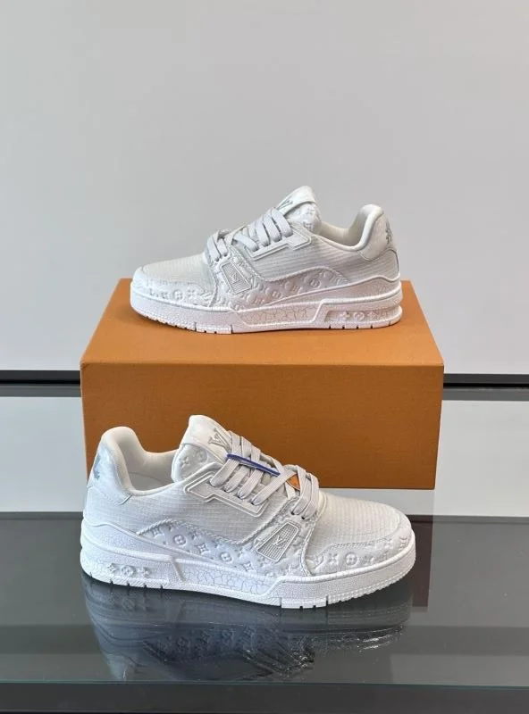 Louis Vuitton Trainer Sneaker Breathable 32502