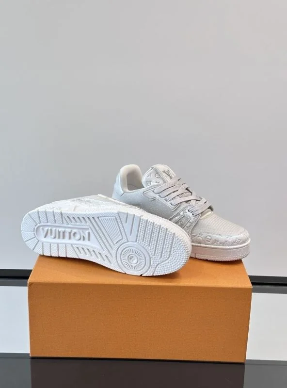 Louis Vuitton Trainer Sneaker Breathable 32502