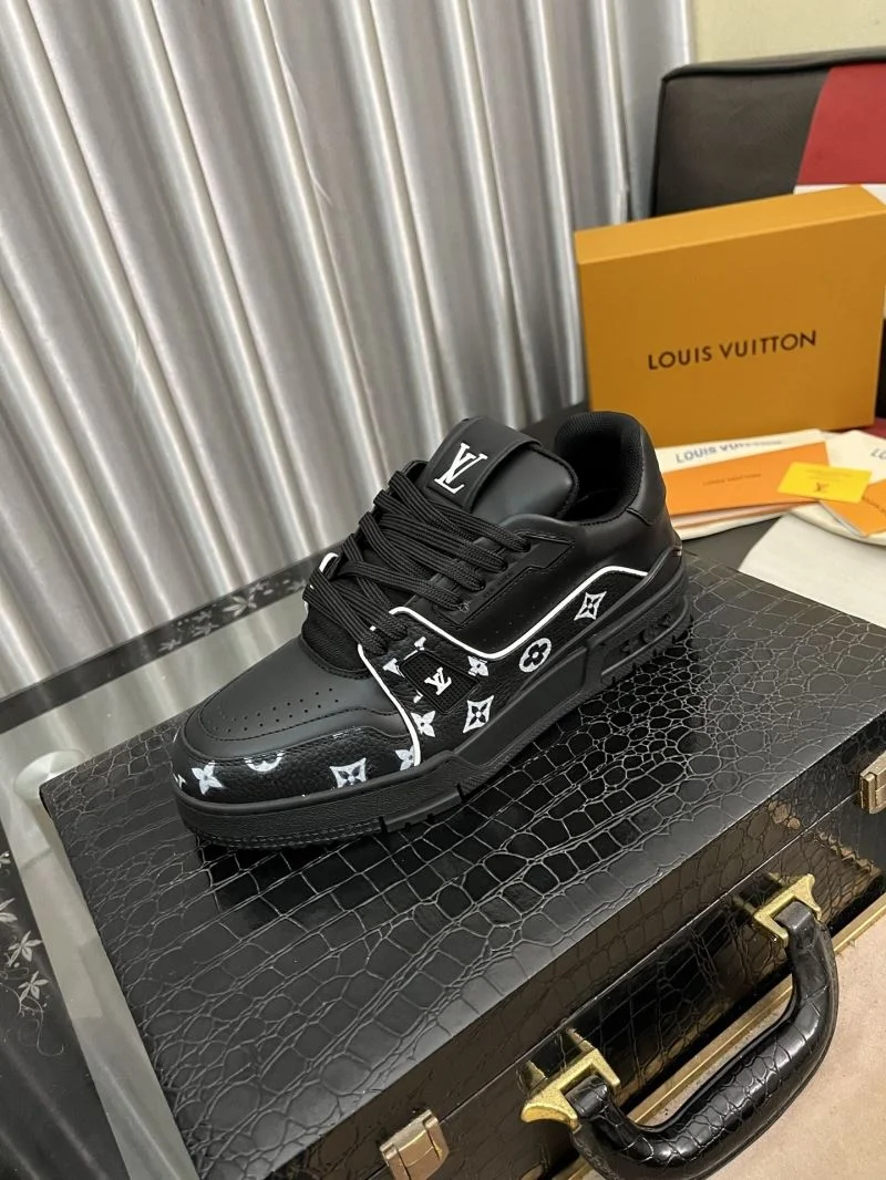 Practical Louis Vuitton Trainer Sneaker 32507