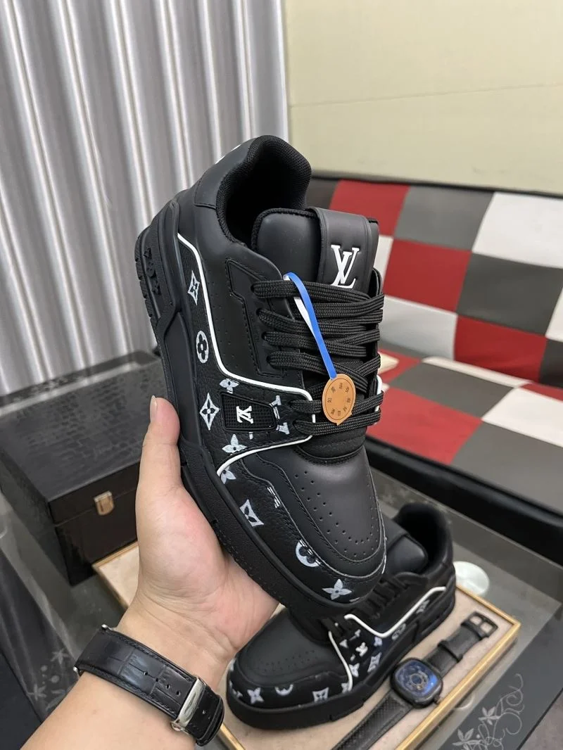 Practical Louis Vuitton Trainer Sneaker 32507