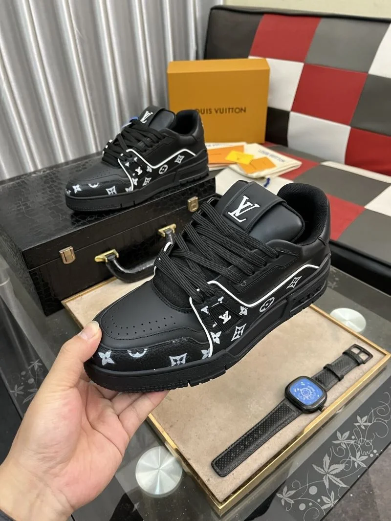 Practical Louis Vuitton Trainer Sneaker 32507