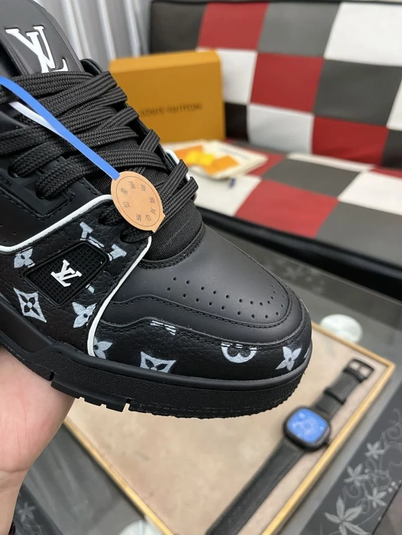 Practical Louis Vuitton Trainer Sneaker 32507