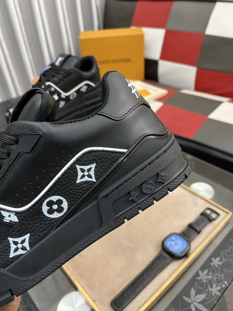 Practical Louis Vuitton Trainer Sneaker 32507