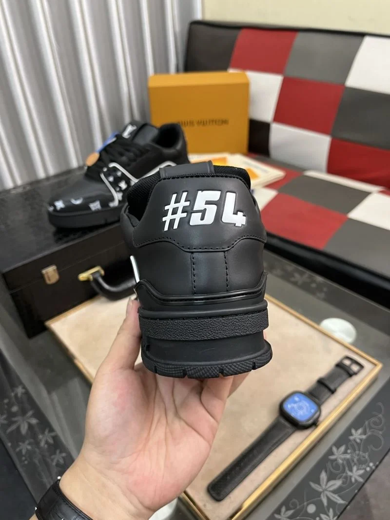 Practical Louis Vuitton Trainer Sneaker 32507