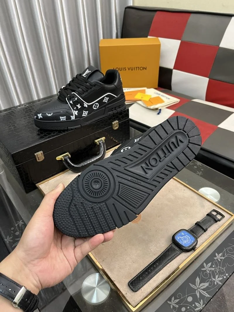 Practical Louis Vuitton Trainer Sneaker 32507