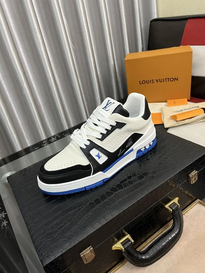 Elegant Louis Vuitton Trainer Sneaker 32504