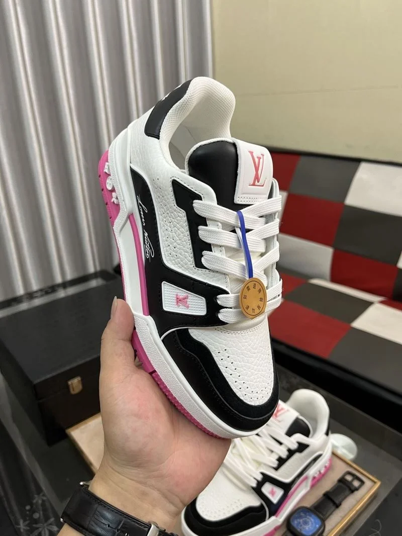Stylish Louis Vuitton Trainer Sneaker 32501