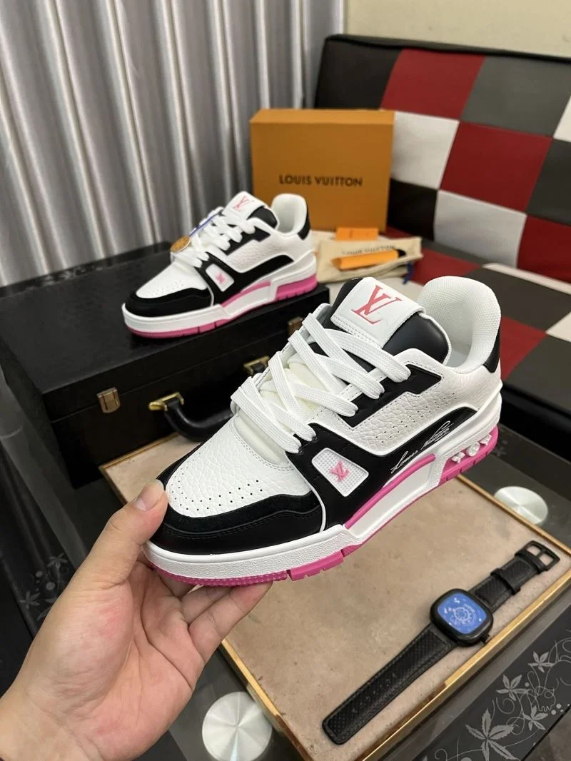 Stylish Louis Vuitton Trainer Sneaker 32501