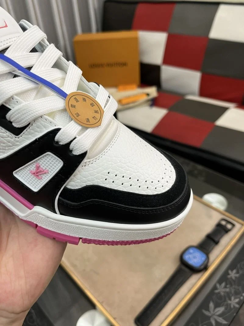 Stylish Louis Vuitton Trainer Sneaker 32501