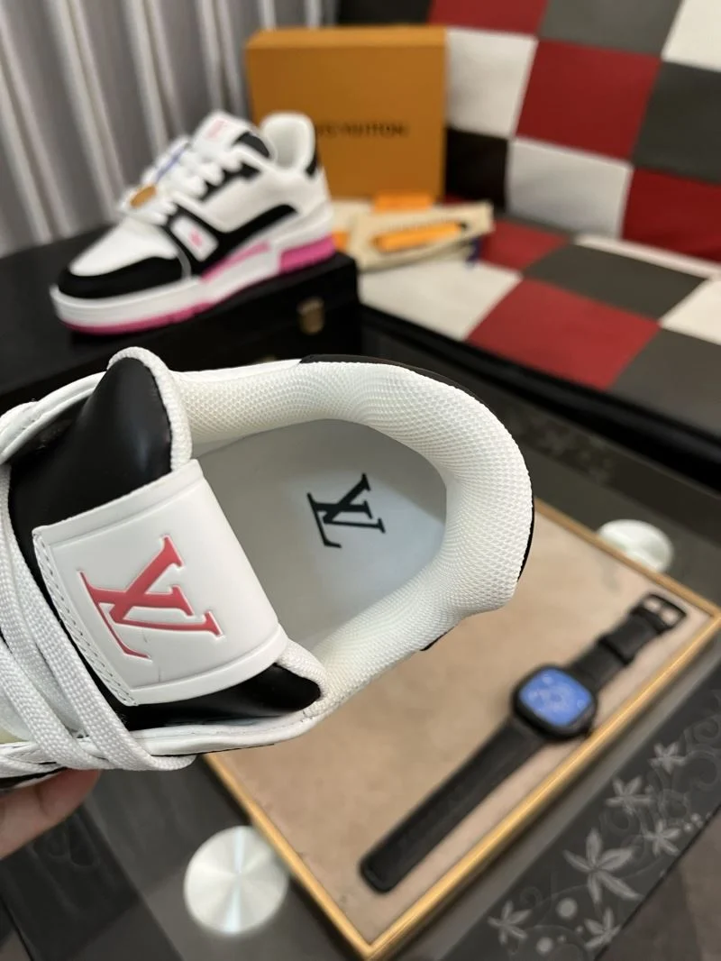 Stylish Louis Vuitton Trainer Sneaker 32501
