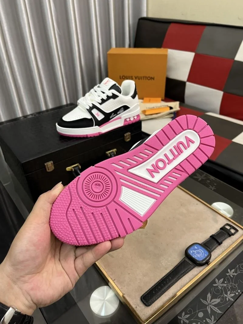 Stylish Louis Vuitton Trainer Sneaker 32501