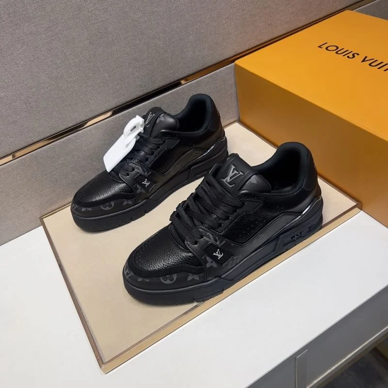 Sporty Louis Vuitton Trainer Sneaker 32493