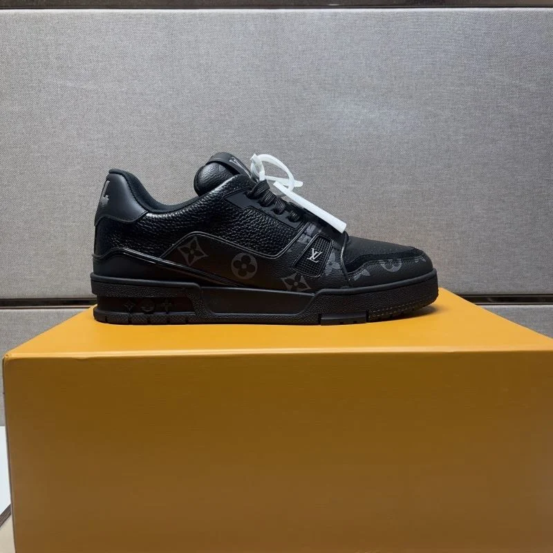 Sporty Louis Vuitton Trainer Sneaker 32493