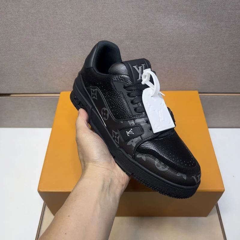 Sporty Louis Vuitton Trainer Sneaker 32493