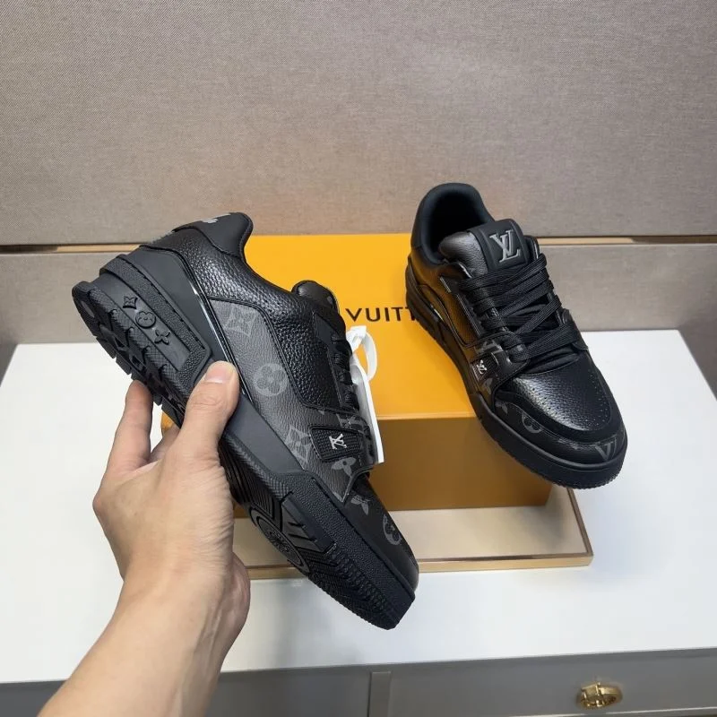 Sporty Louis Vuitton Trainer Sneaker 32493