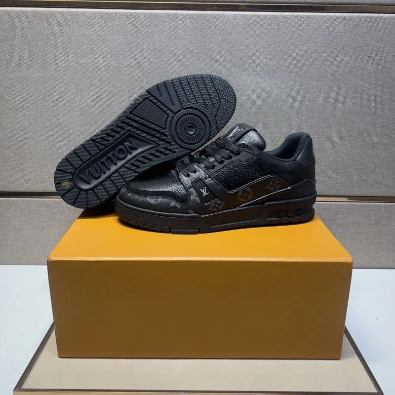 Sporty Louis Vuitton Trainer Sneaker 32493