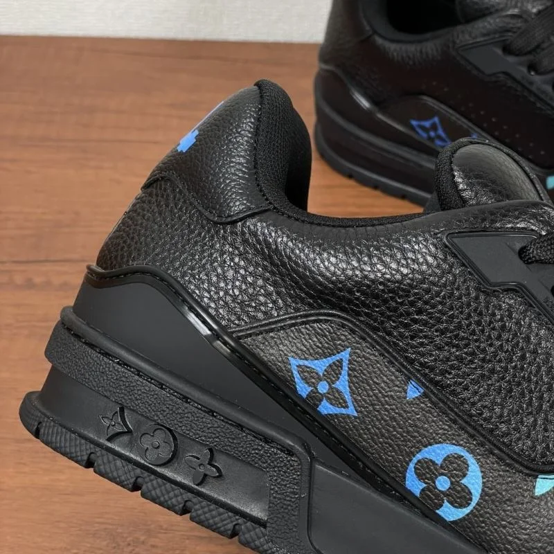 Louis Vuitton Trainer Sneaker UrbanChic 32478