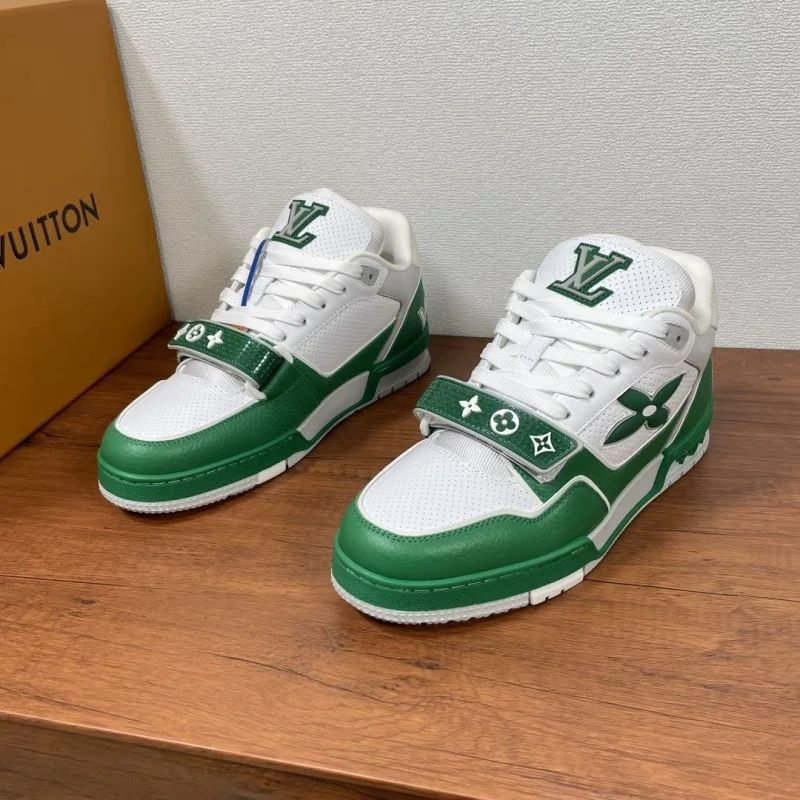 Sleek Louis Vuitton Trainer Sneaker 32477