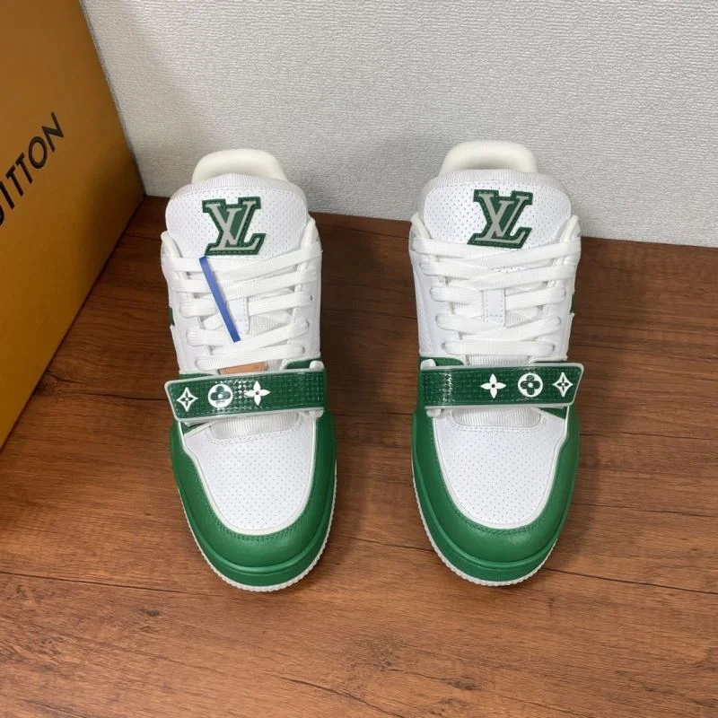 Sleek Louis Vuitton Trainer Sneaker 32477