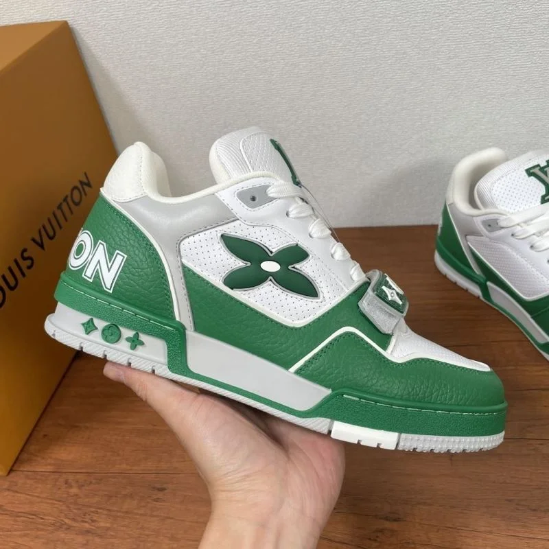 Sleek Louis Vuitton Trainer Sneaker 32477
