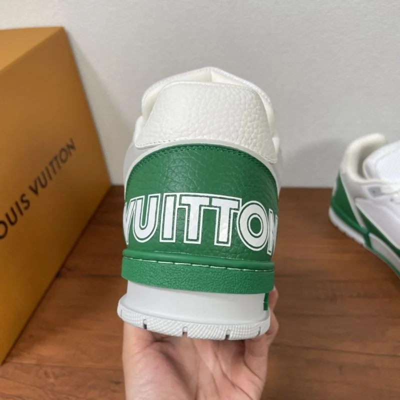 Sleek Louis Vuitton Trainer Sneaker 32477