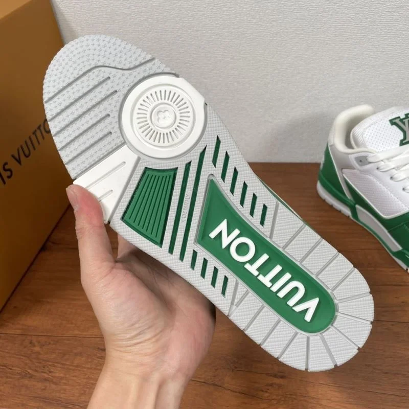 Sleek Louis Vuitton Trainer Sneaker 32477