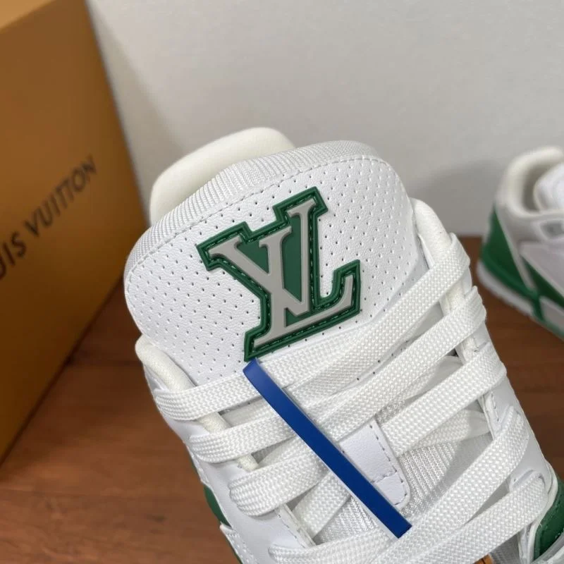 Sleek Louis Vuitton Trainer Sneaker 32477