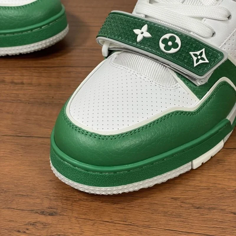 Sleek Louis Vuitton Trainer Sneaker 32477